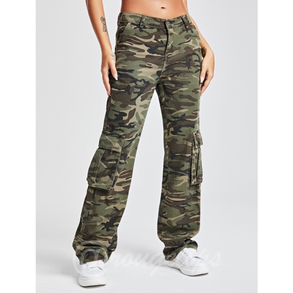 Green Camouflage Cargo Pants Mid Rise Waist with Pockets - Picture 4 of 9